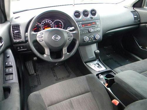 Nissan Altima 2011 photo 4