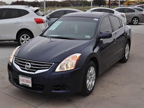 Nissan Altima 2011 photo 1