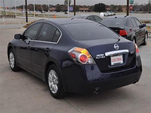 Nissan Altima 2011 photo 2