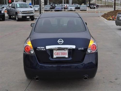 Nissan Altima 2011 photo 3
