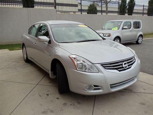Nissan Altima 2011 photo 2