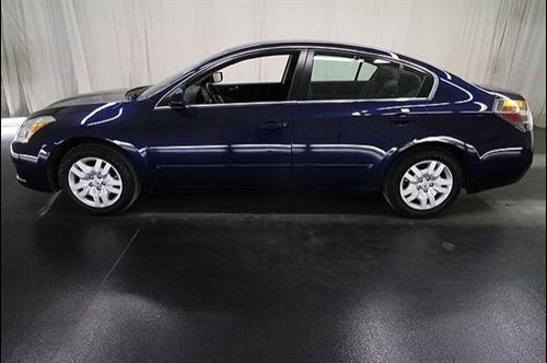 Nissan Altima 2011 photo 2
