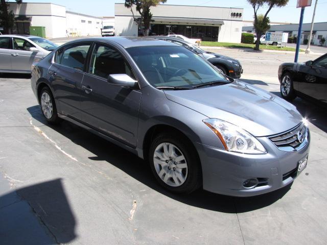 Nissan Altima 4x4 Truck Sedan