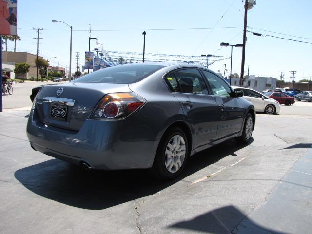 Nissan Altima 2011 photo 3