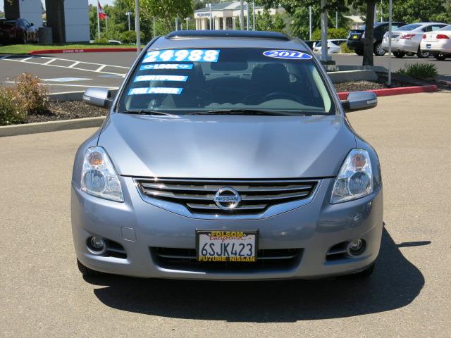 Nissan Altima 2011 photo 1