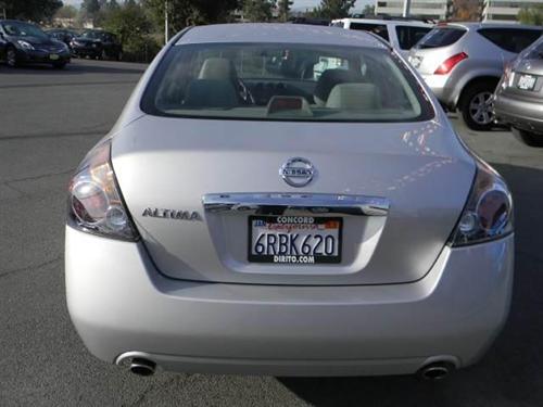 Nissan Altima 2011 photo 2