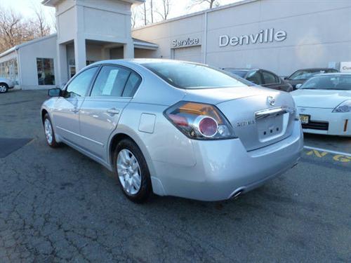 Nissan Altima 2011 photo 2