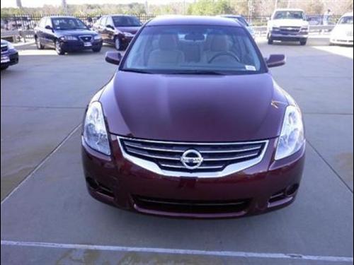 Nissan Altima 2011 photo 1