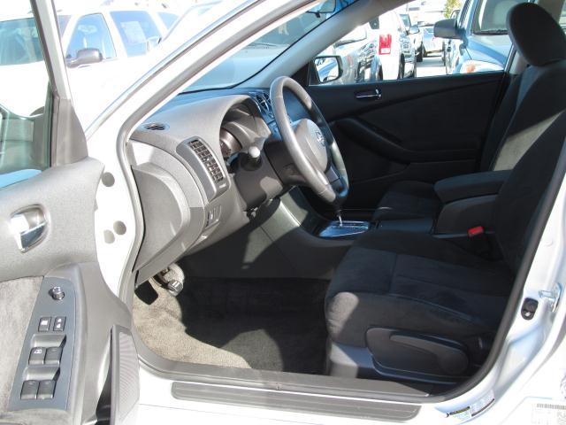 Nissan Altima 2011 photo 2
