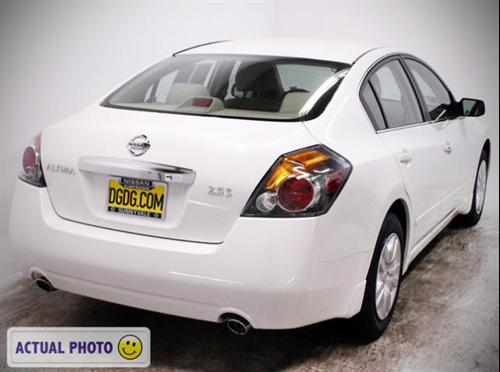 Nissan Altima 2011 photo 2