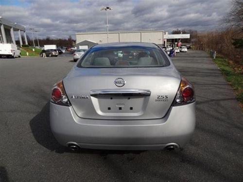 Nissan Altima 2011 photo 2