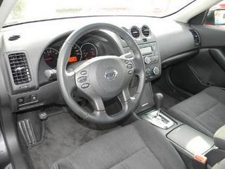 Nissan Altima 2011 photo 1