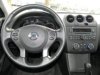 Nissan Altima 2011 photo 2