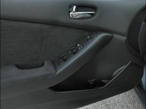 Nissan Altima 2011 photo 2