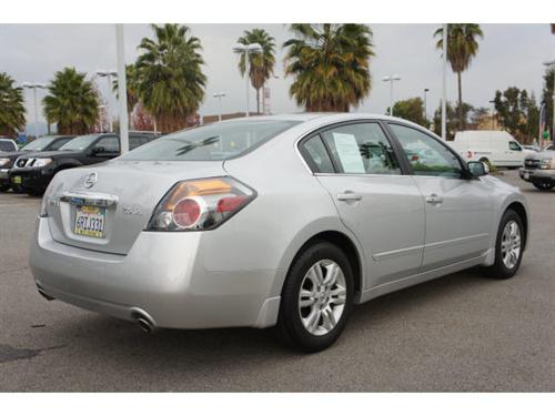Nissan Altima 2011 photo 1