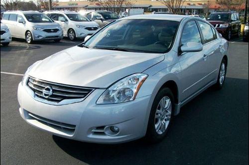 Nissan Altima 2011 photo 1