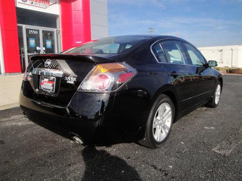 Nissan Altima 2011 photo 2