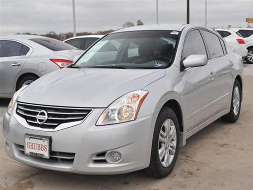 Nissan Altima 2011 photo 1