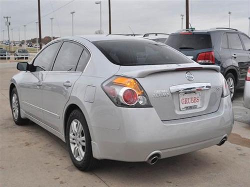 Nissan Altima 2011 photo 3