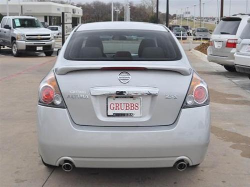 Nissan Altima 2011 photo 4