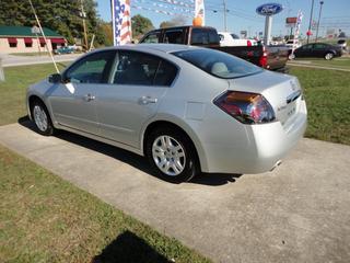 Nissan Altima 2011 photo 2