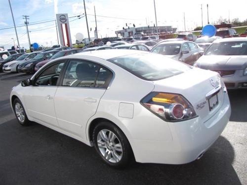 Nissan Altima 2011 photo 2