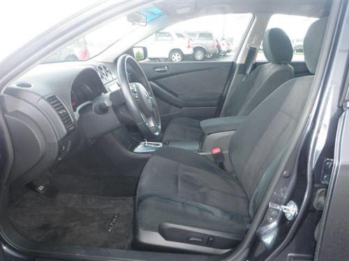 Nissan Altima 2011 photo 2