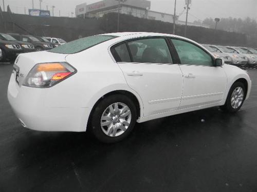 Nissan Altima 2011 photo 2