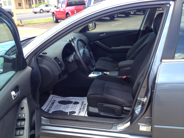 Nissan Altima 2011 photo 1