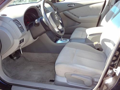 Nissan Altima 2011 photo 2