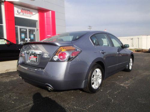 Nissan Altima 2011 photo 2