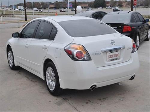 Nissan Altima 2011 photo 4