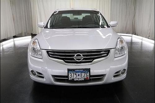 Nissan Altima 2011 photo 1