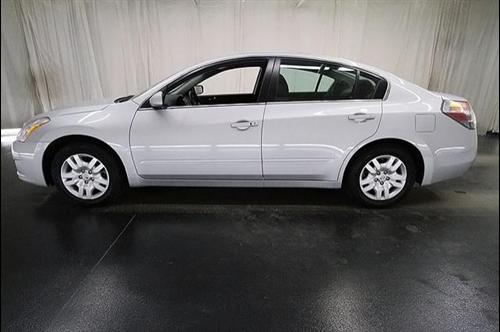 Nissan Altima 2011 photo 3