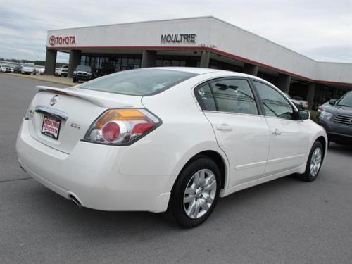Nissan Altima 2011 photo 2