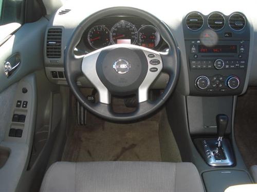 Nissan Altima 2011 photo 4