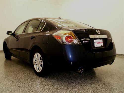 Nissan Altima 2011 photo 2
