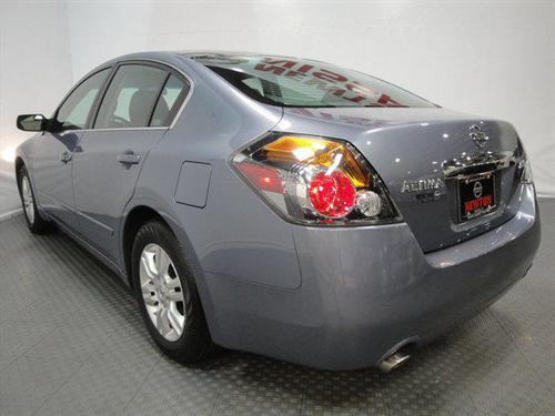 Nissan Altima 2011 photo 4
