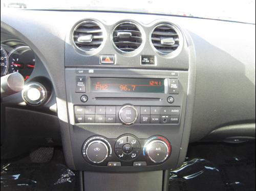 Nissan Altima 2011 photo 2