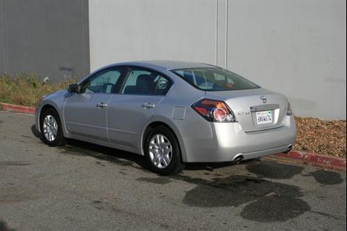 Nissan Altima 2011 photo 1