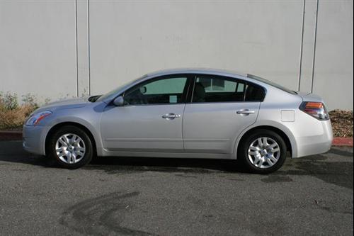 Nissan Altima 2011 photo 2