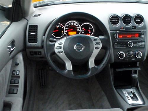 Nissan Altima 2011 photo 1