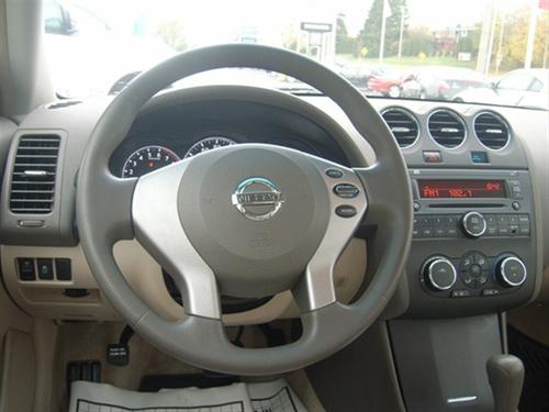 Nissan Altima 2011 photo 1