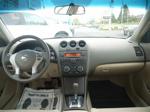 Nissan Altima 2011 photo 2