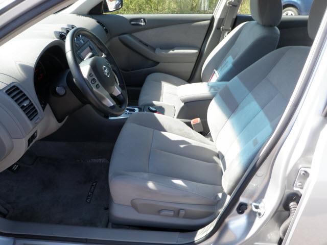 Nissan Altima 2011 photo 2