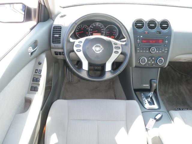 Nissan Altima 2011 photo 4