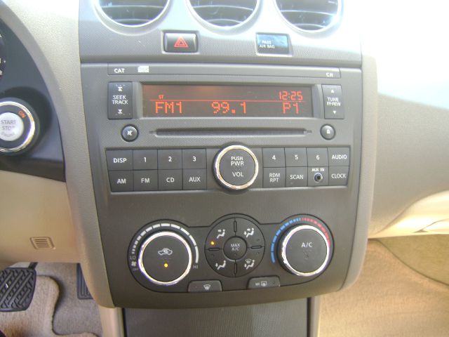 Nissan Altima Pickupslt Quad Cab SWB 4WD 4x4 Truck Sedan