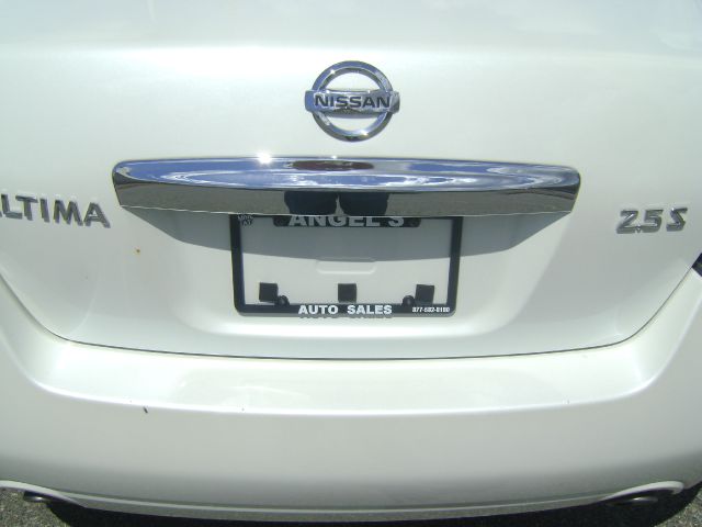Nissan Altima 2011 photo 2