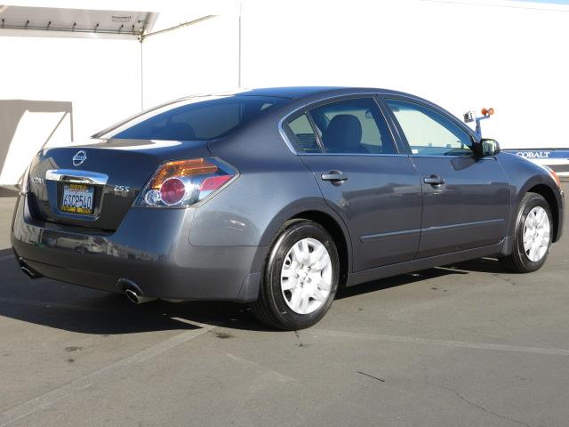 Nissan Altima 2011 photo 1