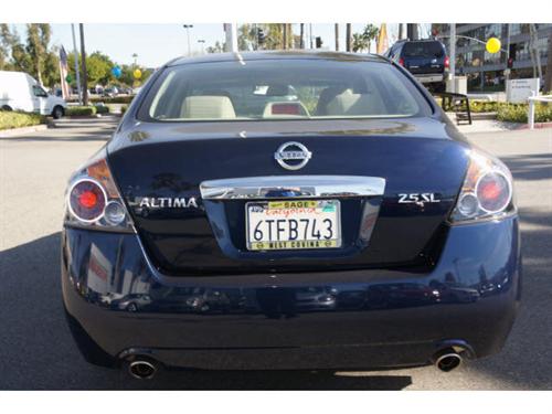 Nissan Altima 2011 photo 1